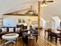 Perfect for Two! 30Min from Nashville or Franklin. Oak Hill Loft in Fairview