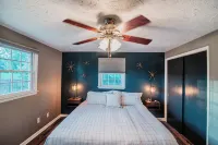 6 MINS to VT! Family & Kid Friendly 3BR/2.5BA Private Home with Huge Yard. - 4-Star