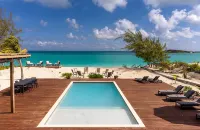Pool, Beachfront Villa, 16 Ppl, Chef, Boat Tours, Starlink, BBQ - Ramah keluarga