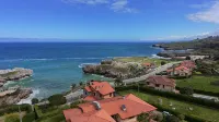 Relax in the center of Llanes and 50m from the beach.