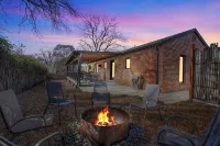 Alcove: Steps to Main St-High End Home w/Hot-Tub! - 4 stjerner