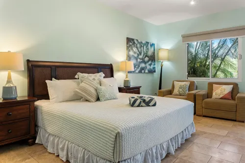 Quiet and Cozy Eagle Beach Area w/King Bed - 3-Star
