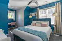 Fam/Biz-Friendly 3BD w/ Fire pit & BBQ - Downtown - 4-Star