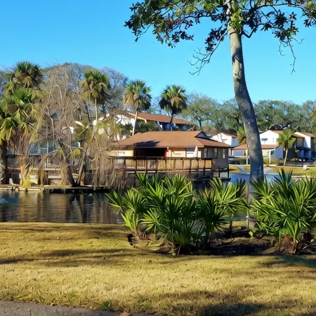 Your home away from home! A few minutes walk to the beach w/ pool & tennis