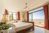 Villa Casa Tomise with private swimming pool and fantastic views