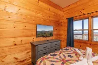 Gatlinburg Luxury Great Mountain, Views Hot Tub, Pool Table Air Hockey, Fire Pit - Private Pools