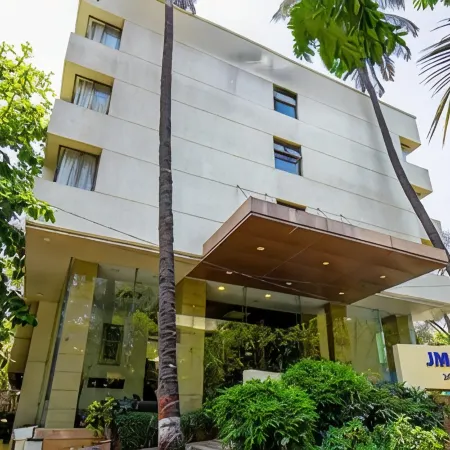 JM Four Hotel Отели рядом с достопримечательностью «Шанищар Вада Звуковое И Световое Шоу»