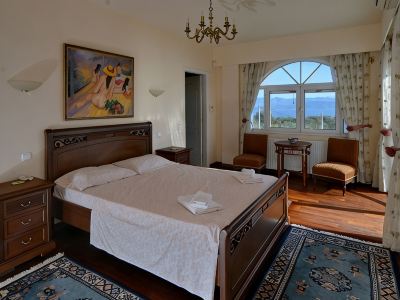 Villa Stella, swimming pool, by the beach, close to Athens