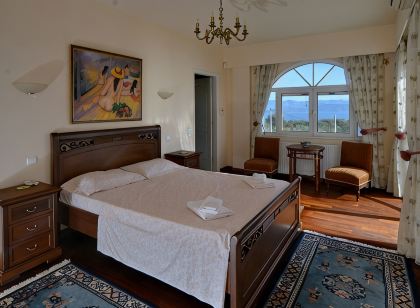 Villa Stella,  swimming pool, by the beach,  close to Athens