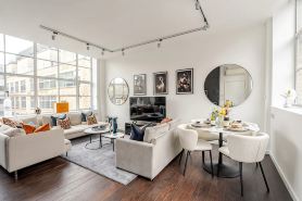The Soho Sophisticate | Luxury Spacious 3-Bed Loft with AC Sleeps 6