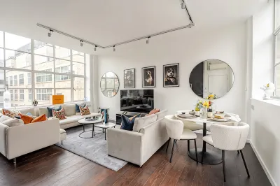 The Soho Sophisticate | Luxury Spacious 3-Bed Loft with AC Sleeps 6 Hotels in Theatreland