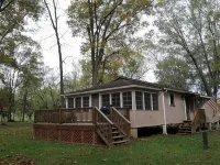 KD CottagesPrivate 2-bedroom tan cottage on Dunnings Creek, in Bedford County - 2 estrellas