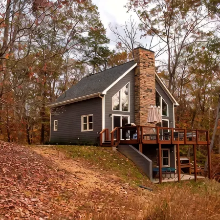 Cozy Family Lakehouse with Winter Lakeview, Hot Tub, Arcade, Mini Golf, Kng Beds