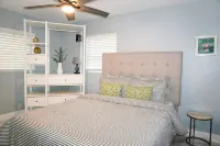 Bright & Modern 3-Bedroom Retreat with Screened Porch - Bungalows