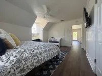 Sunsets & Shows! Gorgeous, Private 1 Br Listing! - balcony