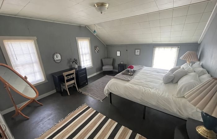 Creekside Cabin! Work Crews Welcome!
