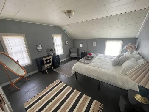 Creekside Cabin! Work Crews Welcome! - Wi-Fi