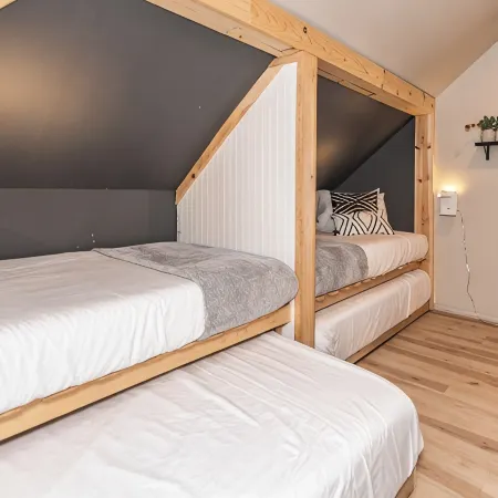 Luxury Mountain Retreat: Hot Tub, Sauna, Gym, Game Room, EV Charger