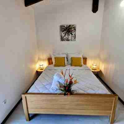 2 minutes from the beach, pool, jacuzzi and parking included in a secure residence! Rooms