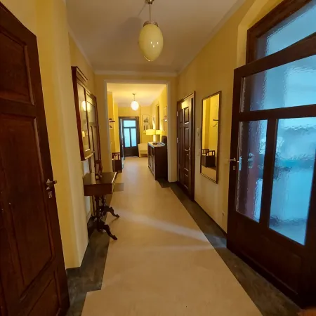 150 sqm in Dresden city villa from the Wilhelminian era. Отели рядом с достопримечательностью «Шенфельд-Вайссиг»