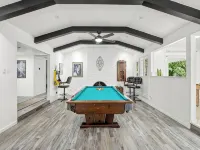 Hot Tub, Game Room - 3 Bed: 2 Bath near Fig Garden Loop!