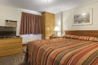 Econo Lodge  Inn & Suites