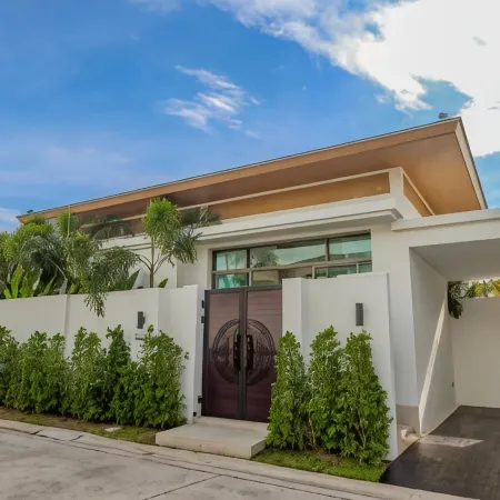 Shambhala Grand Villa by Cozy Lake