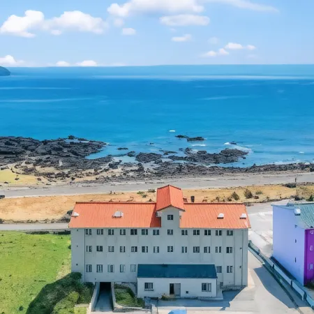 Jeju Badaaehyanggi Pension Отели рядом с достопримечательностью «Гора Сонгаксан»