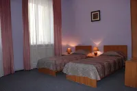 Zolotoj Lev Hotel - ที่มีสระว่ายน้ำ