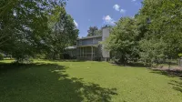 Beautiful Home Close To Everything - Bungalows