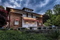Connecticut Colonial with River and Sunset Views!