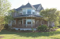 Family vacation retreat w/ In-ground Pool with private Chesapeake Bay access! - 3-Star
