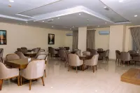 Golden Alpine Hotel & Resort - breakfast