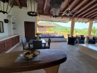 My Zihua Dream is a PENTHOUSE CONDO just steps from La Ropa Beach,  2 BR 3.5 BA - 4 estrellas