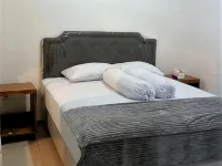 Alton Guest House (2 Bedrooms) Hotels in Sidorejo