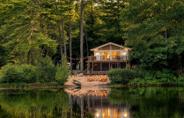 Pond-Side Chalet • Private Beach • Canoe & Kayak • Sleeps 7 • Near Storyland