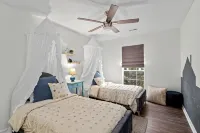 Central Cornelius Lake Norman 3 Bdrm Home-Chalkboard Wall-Firepit-Grill & More - Wifi