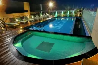 Orchid Hotel - Pools