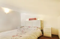 New apartment, superb lake and mountain views. - balcony