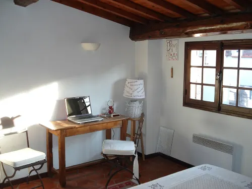 Located in Old Antibes, 2 Steps from Shops, Sleeps 2 to 3 - Condos