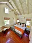 Beautiful West Coast villa, shared pool, Inc Fairmont Beachclub access for four. โรงแรมใน