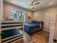 Big Glen Lake Estate · Beach House + Main Home · Hot Tub · Sleeps 14 - Wifi