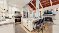 Deluxe remodeled 2 Bedrooms, Loft, 3 Bathrooms Condo close to Eagle - 3 stjerner