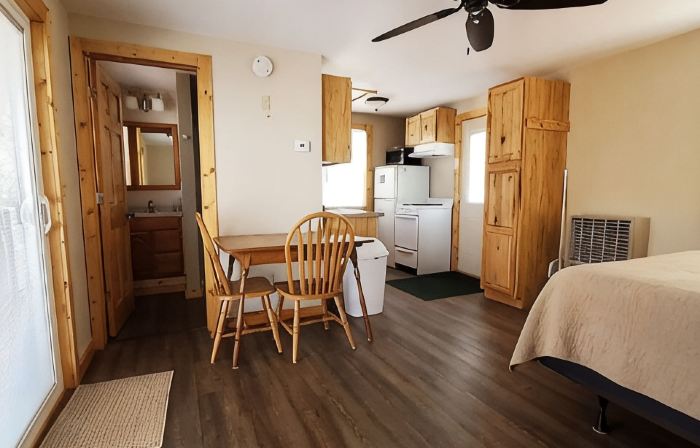 Cozy Cabin Getaway - Studio on ATV & Snowmobile Trail with Hi Speed WiFi