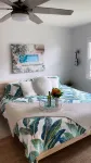 2 bed 2 bath 3 blocks from water! Sleeps 6 - Dog Run! - 2성급
