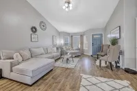 Luxury 4 bed 2.5 bath home TF - 4-Star