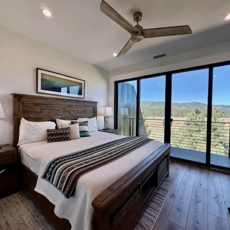 New 4Bd, 4BA, Sleeps 13, Close to Ski Lifts, Sauna, Mtn Views