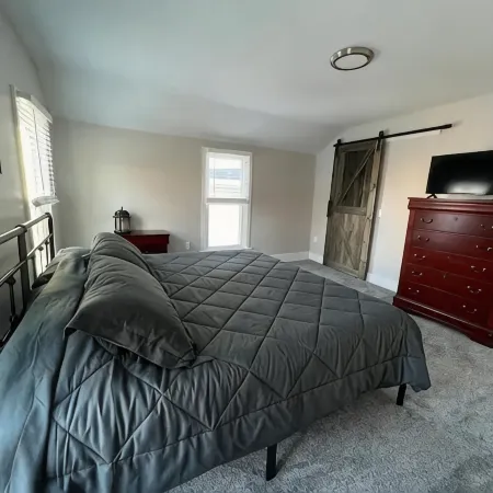 Renovated Covington Home Near Devou w/ King Bed, 5 minutes to Downtown Cincy!