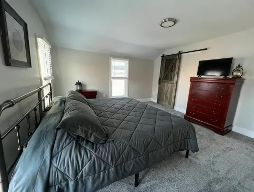 Renovated Covington Home Near Devou w/ King Bed, 5 minutes to Downtown Cincy! - Wi-Fi