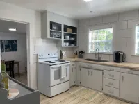 Quaint 2 Bedroom Flat Downtown - Condos